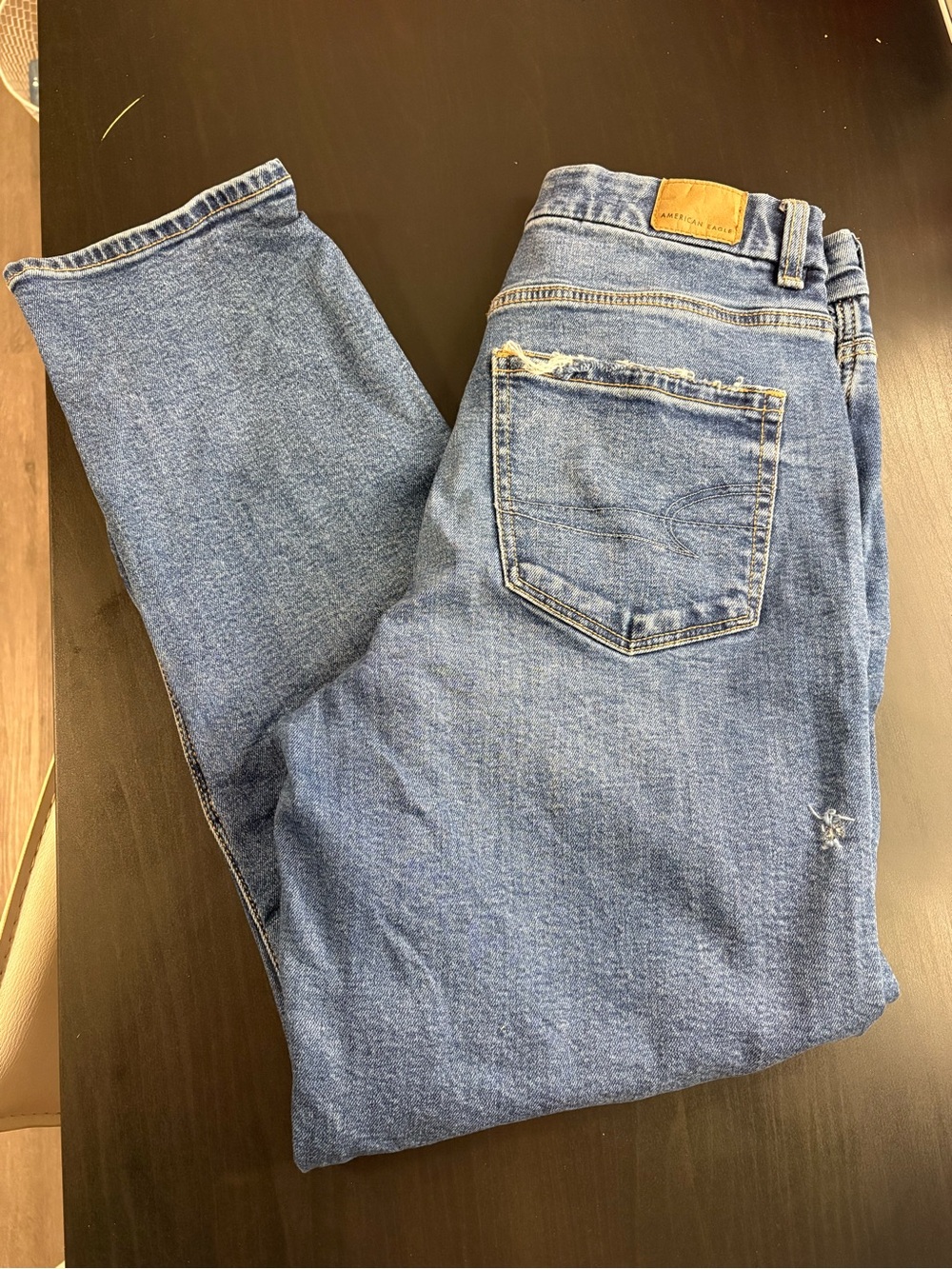 AE Strigid Curvy Mom Jean